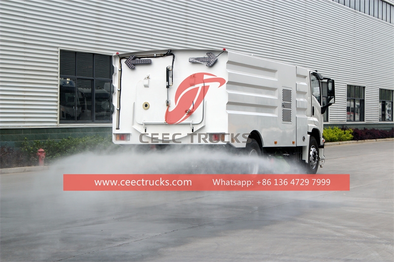 ISUZU FTR airport sweeper truck with factory direct sale