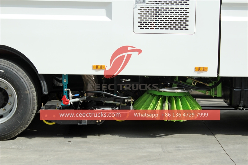 ISUZU FTR airport sweeper truck with factory direct sale