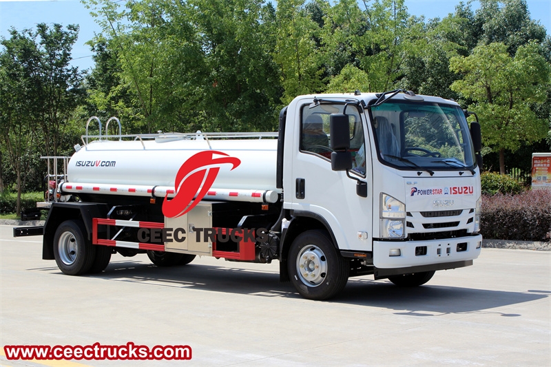 Isuzu 4x4 4cbm off-road potable water tanker for sale