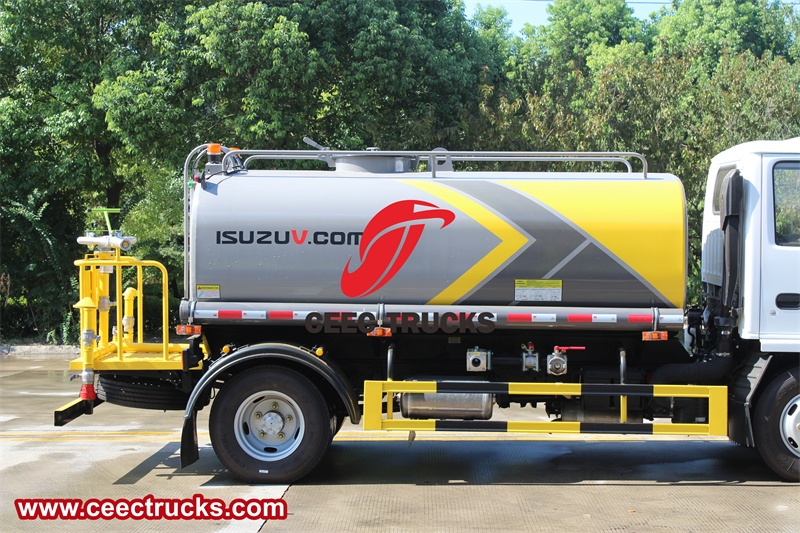 Isuzu Elf street washer water trucks