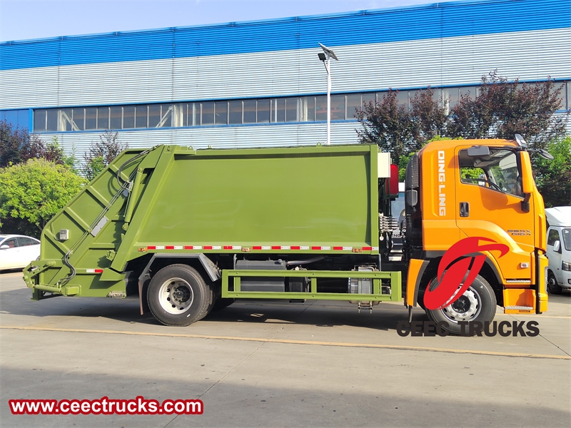  Isuzu GIGA 4X2 waste compactor truck