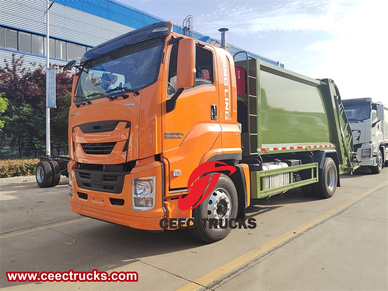  Isuzu GIGA 4X2 waste compactor truck