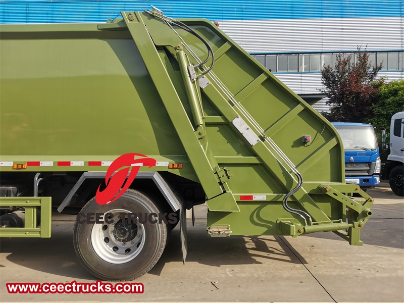  Isuzu GIGA 4X2 waste compactor truck