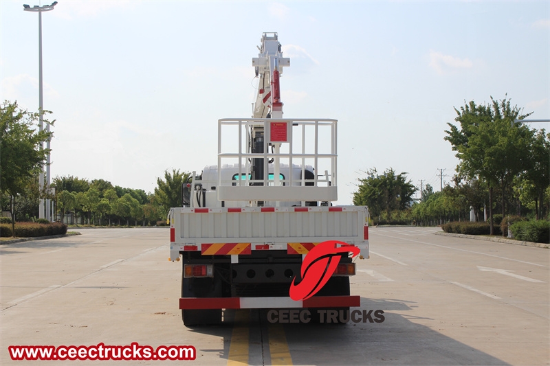 Isuzu Boom Crane Truck with Manlifter