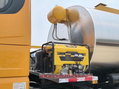 Shacman X3000 road asphalt distributor truck