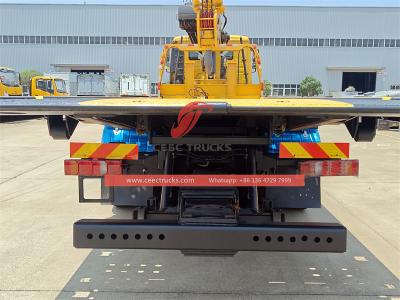 Sinotruk new cabin wrecker truck with 8T crane
